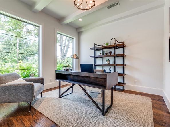 400  Cristler Avenue , Dallas Texas 75223