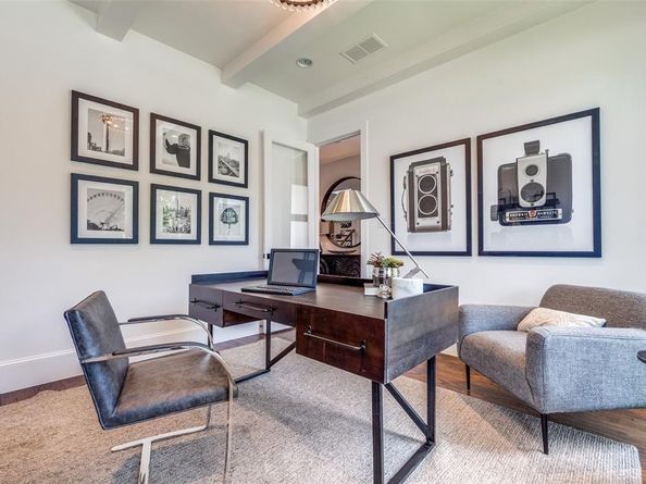 400  Cristler Avenue , Dallas Texas 75223