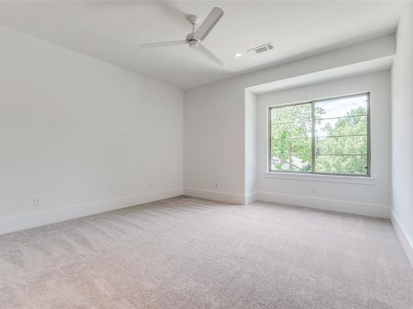 400  Cristler Avenue , Dallas Texas 75223