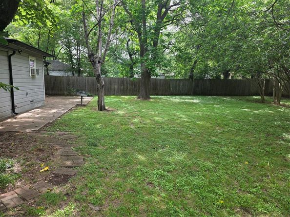 212 W 7th Street , Lancaster Texas 75146
