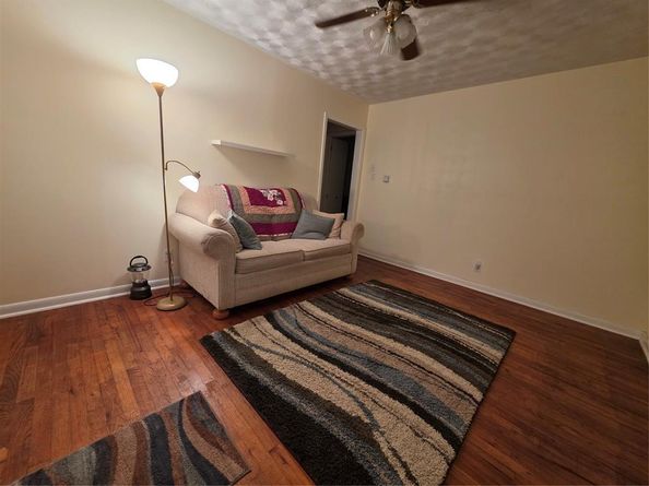 212 W 7th Street , Lancaster Texas 75146