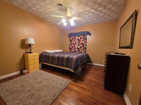 212 W 7th Street , Lancaster Texas 75146