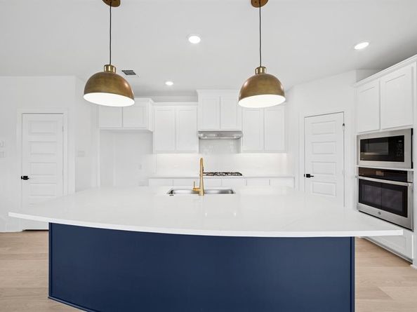 917  Almond Blossom Circle , Crowley Texas 76036