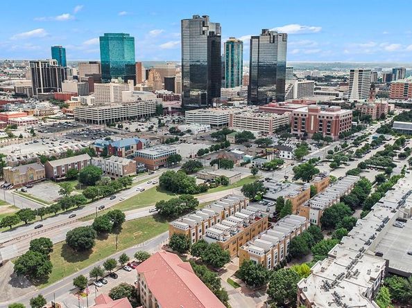 724 E Bluff Street , Fort Worth Texas 76102