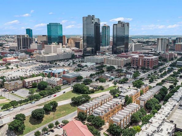 724 E Bluff Street , Fort Worth Texas 76102
