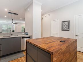 724 E Bluff Street , Fort Worth Texas 76102