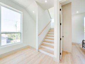 512 N Lancaster Street  4, Dallas Texas 75203