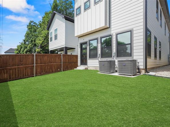 420 N Moore Street , Dallas Texas 75203