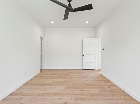 420 N Moore Street , Dallas Texas 75203