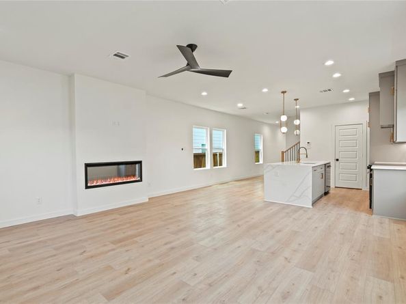 420 N Moore Street , Dallas Texas 75203