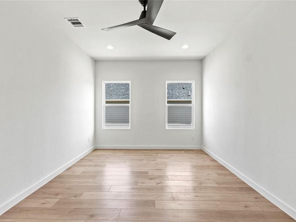 420 N Moore Street , Dallas Texas 75203