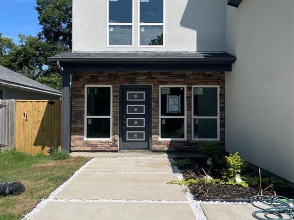 2417  Felton Court , Dallas Texas 75215