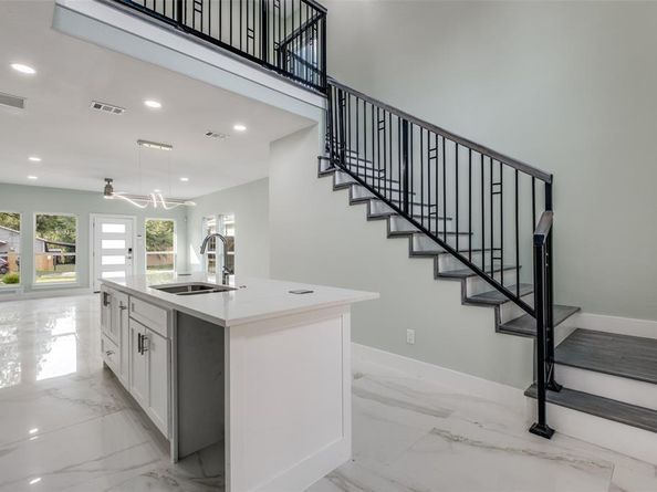 2417  Felton Court , Dallas Texas 75215