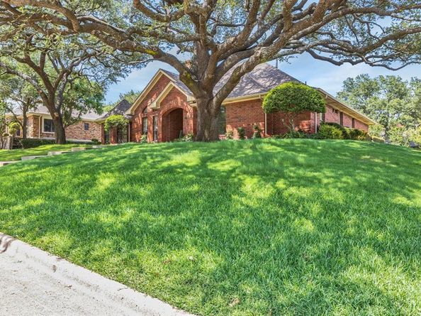 1675  SHORES Boulevard , Rockwall Texas 75087
