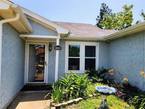 1718  Gentle Wind Drive , Arlington Texas 76018