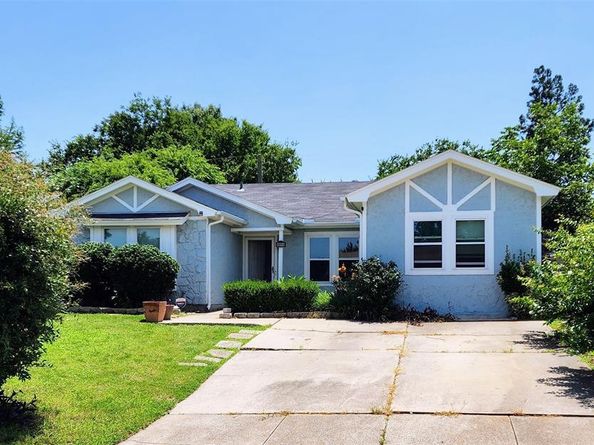 1718  Gentle Wind Drive , Arlington Texas 76018