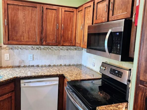 1718  Gentle Wind Drive , Arlington Texas 76018