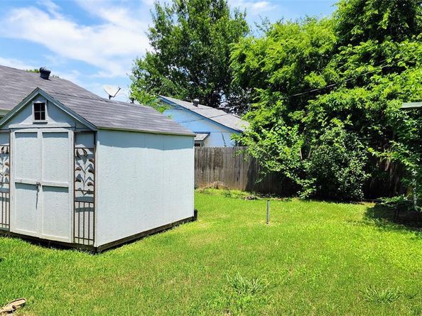 1718  Gentle Wind Drive , Arlington Texas 76018