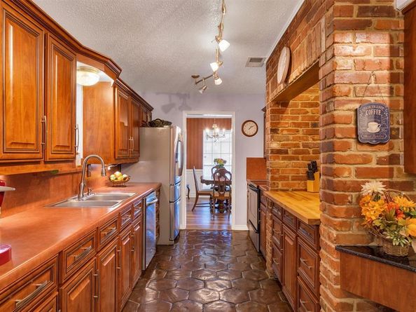 5125  Ashbrook Road , Dallas Texas 75227