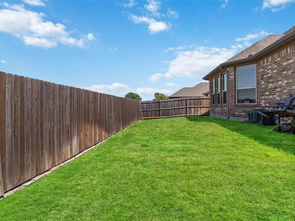 2021  Lake Front Trail , Garland Texas 75043