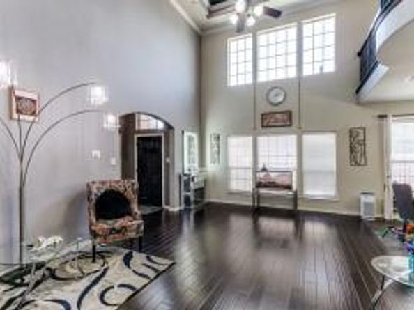 5042  Empire Way , Irving Texas 75038
