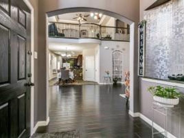 5042  Empire Way , Irving Texas 75038