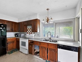 1801  Plantation Road , Garland Texas 75044