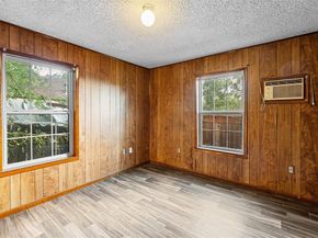 127 N Morocco Avenue , Dallas Texas 75211