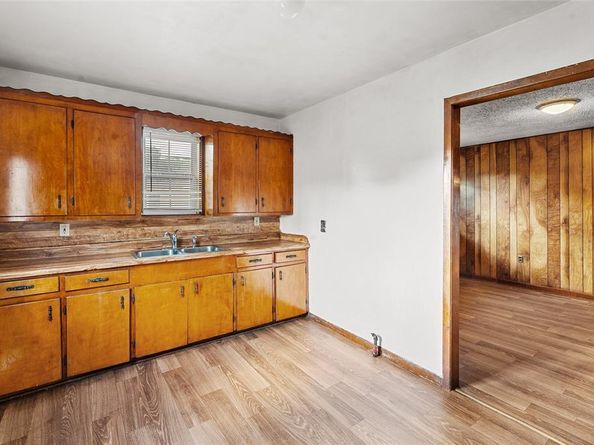 127 N Morocco Avenue , Dallas Texas 75211