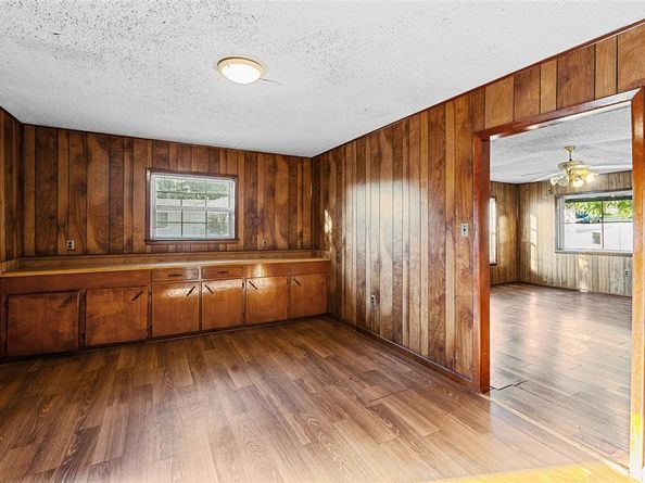 127 N Morocco Avenue , Dallas Texas 75211