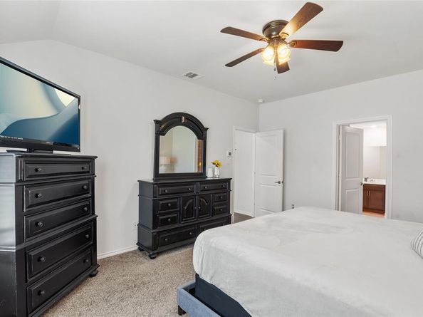 8008  Gallup Avenue , Aubrey Texas 76227