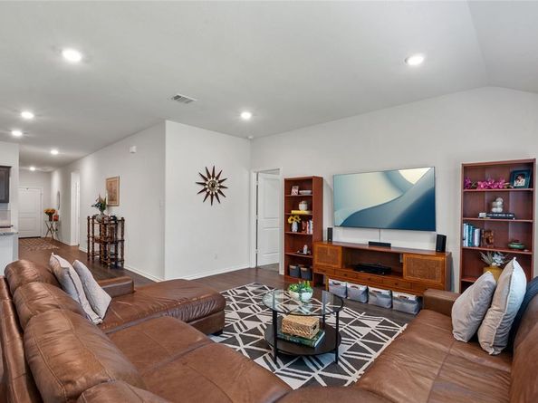 8008  Gallup Avenue , Aubrey Texas 76227