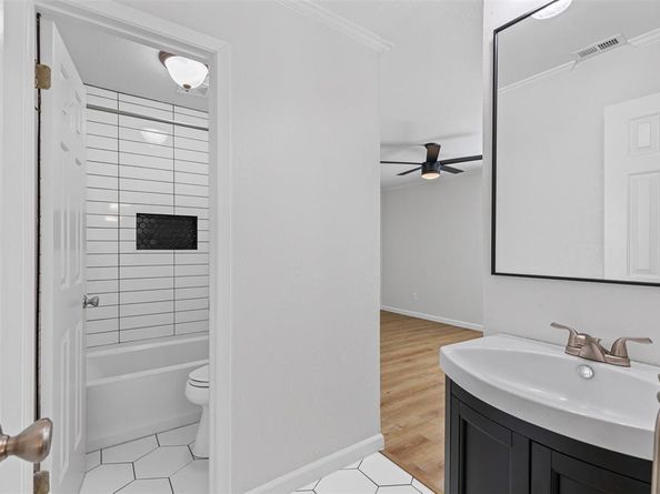 5981  Arapaho Road  703, Dallas Texas 75248