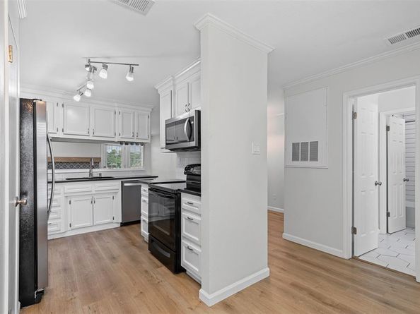 5981  Arapaho Road  703, Dallas Texas 75248