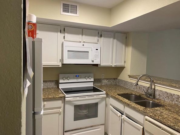 9827  Walnut Street  Apt 113, Dallas Texas 75243