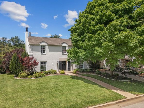 2215  Ward Parkway , Fort Worth Texas 76110