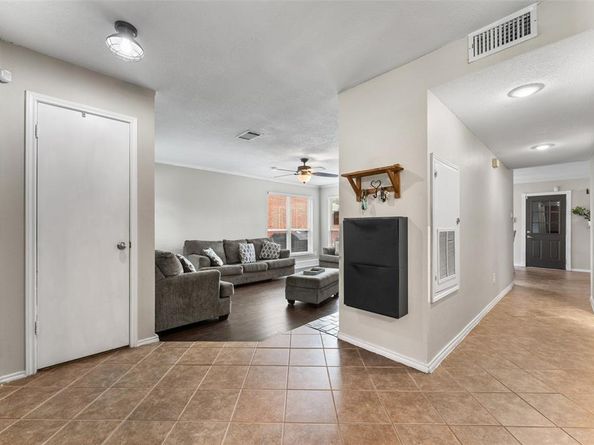 2924  Peninsula Way , Carrollton Texas 75007