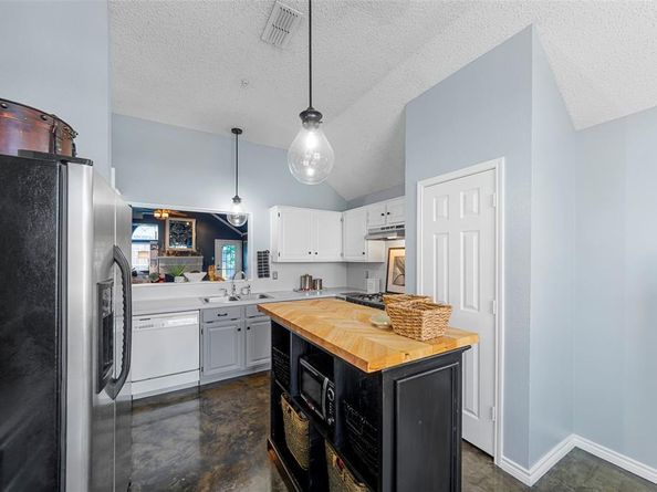 1517  Eastview Drive , Garland Texas 75040
