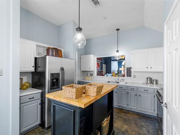 1517  Eastview Drive , Garland Texas 75040