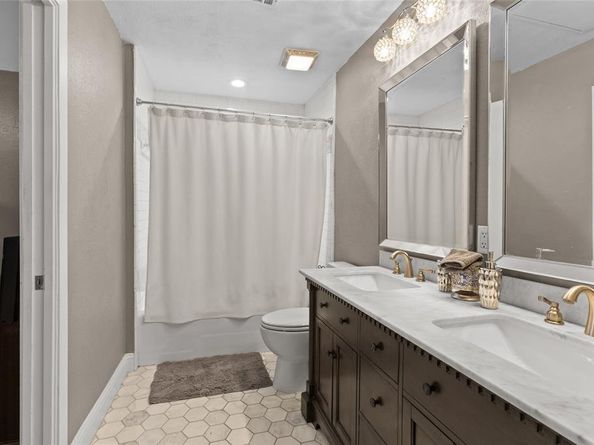4015  Holland Avenue  110, Dallas Texas 75219