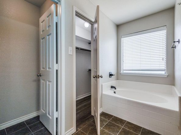 1213  Round Pen Run , Fort Worth Texas 76052