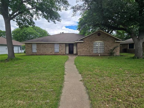 925  Shell Lane , Lancaster Texas 75146