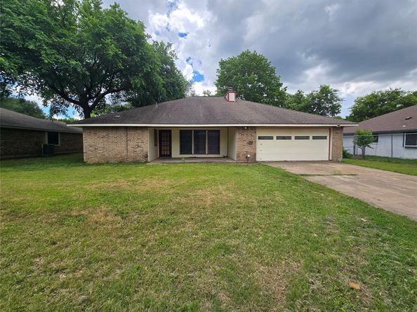 925  Shell Lane , Lancaster Texas 75146