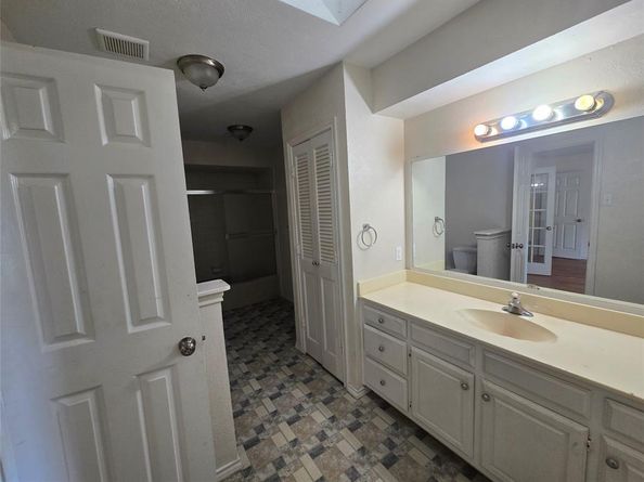 925  Shell Lane , Lancaster Texas 75146