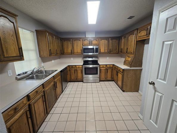 925  Shell Lane , Lancaster Texas 75146