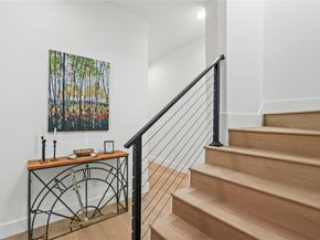 219 S Henderson Avenue , Dallas Texas 75214