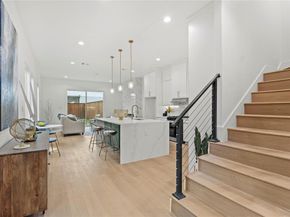 219 S Henderson Avenue , Dallas Texas 75214