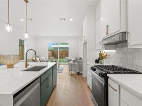 219 S Henderson Avenue , Dallas Texas 75214