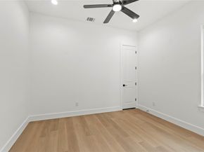 219 S Henderson Avenue , Dallas Texas 75214