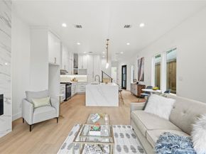 219 S Henderson Avenue , Dallas Texas 75214